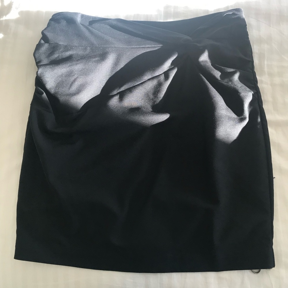 H&M twist knot front skirt